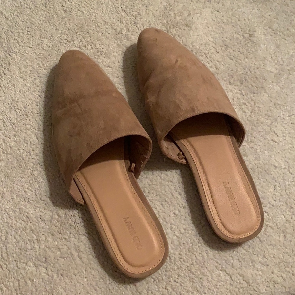 Women’s old navy tan mule style flats